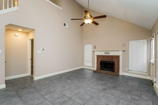 Building Photo - 952 Azalia Dr