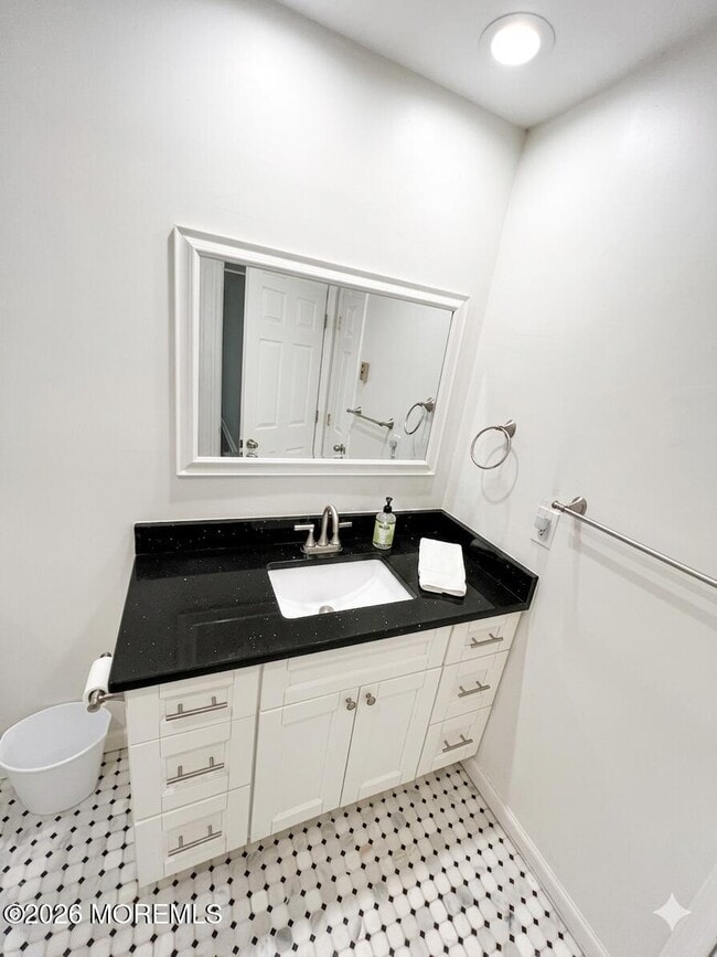 Building Photo - 115 Amberly Dr