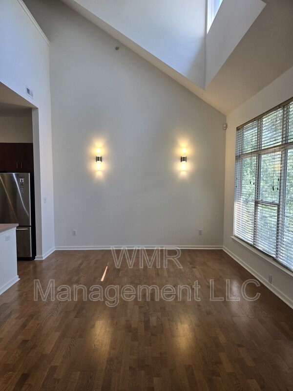 Building Photo - 2125 Southend Dr