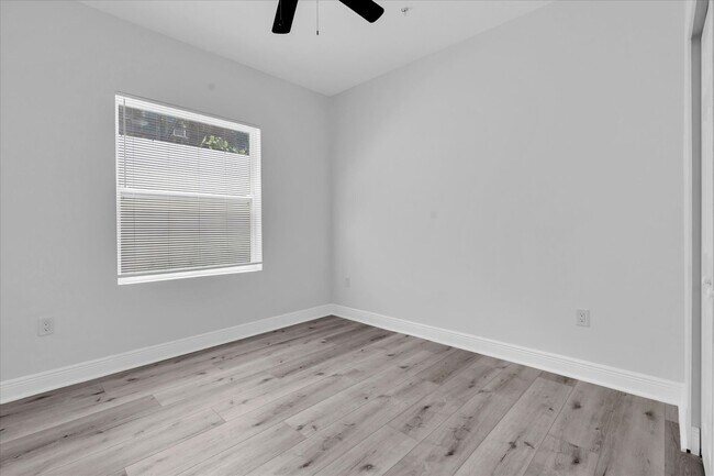 Building Photo - 705 S Orange Ave