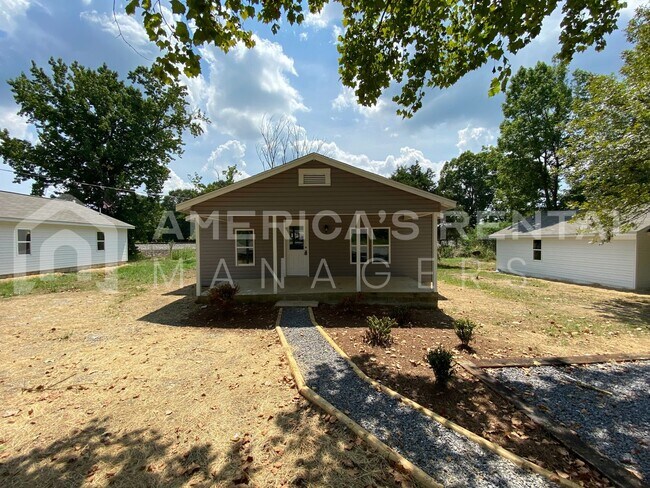 Building Photo - 3 Bedroom Home for Rent in Steele, AL!  DE...
