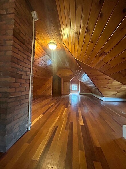 Building Photo - 206 N Winooski Ave