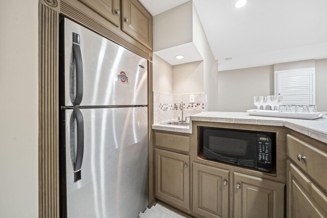 Building Photo - 4939 Stonehaven Dr