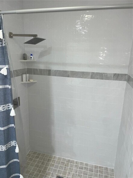 Building Photo - 7630 Pesaro Dr