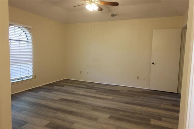 Building Photo - 728 Middle Cove Dr