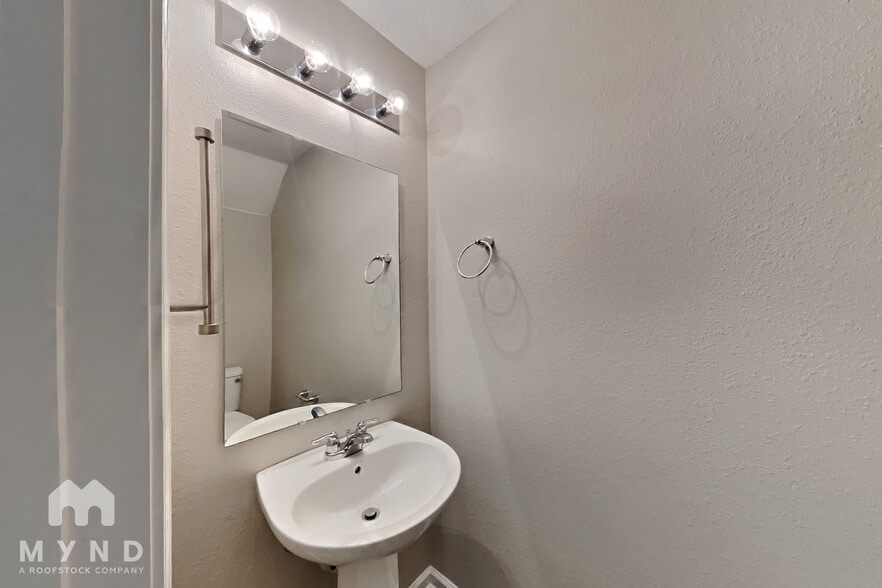 Building Photo - 752 Henley Ct