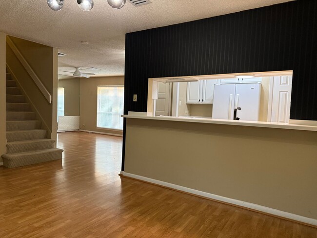 Building Photo - 10 Hampshire Cir