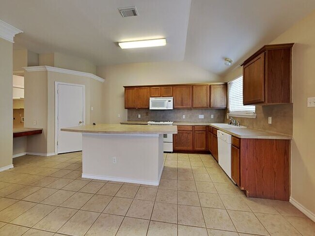 Building Photo - *No App Fee.*$1,000 off First Month* move ...