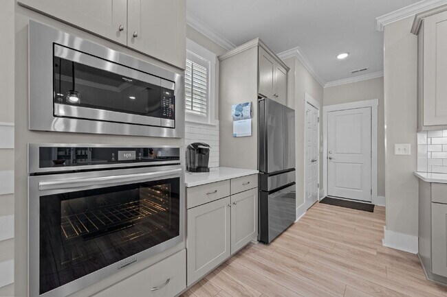 Building Photo - "Coastal Comfort Awaits: Spacious 3-Bed, 3-Bath Home in Holly Ridge!"