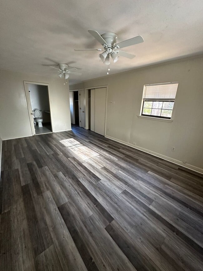 Building Photo - 4/2 house on Karen Lane - Available Now!
