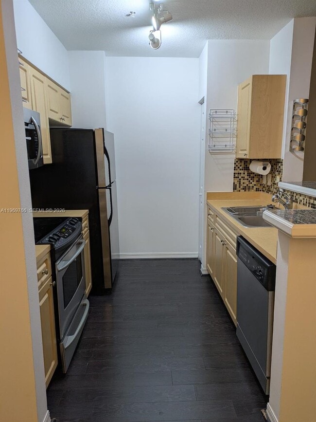 Building Photo - 6831 SW 44th St