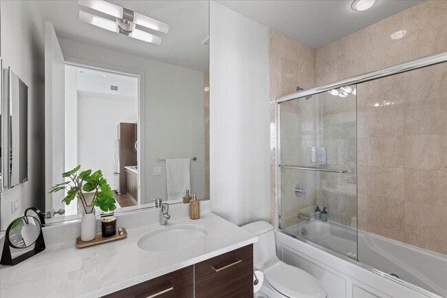 Building Photo - 910 W Huron St