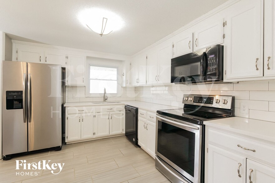 Building Photo - 703 Hamblen Rd