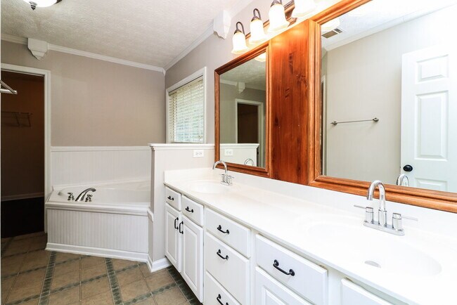 Building Photo - 109 Diamond Ridge Ave