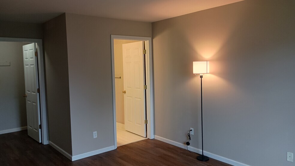 Building Photo - 2256 Monarch Dr
