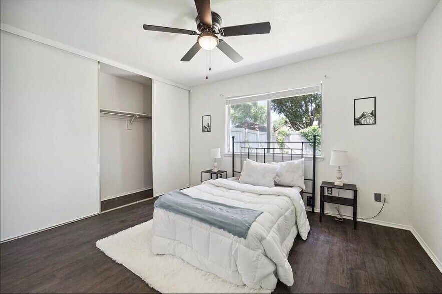 Building Photo - 3734 Varla Ln