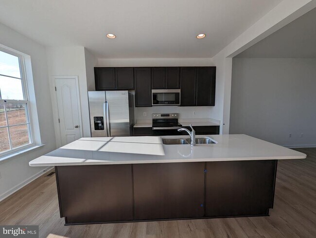 Building Photo - 241 Hillsdale Pl