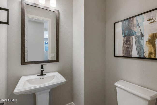 Building Photo - 15292 W Linden St