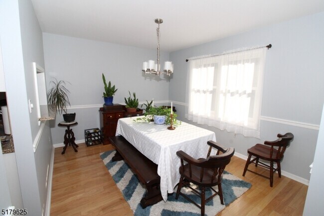 Building Photo - 11 Heritage Dr