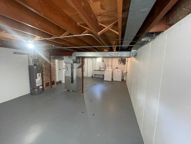 Building Photo - 117 E 6th Ave