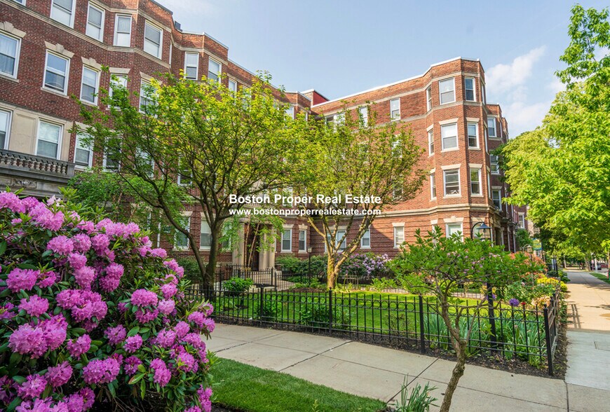 Building Photo - 100 Queensberry St