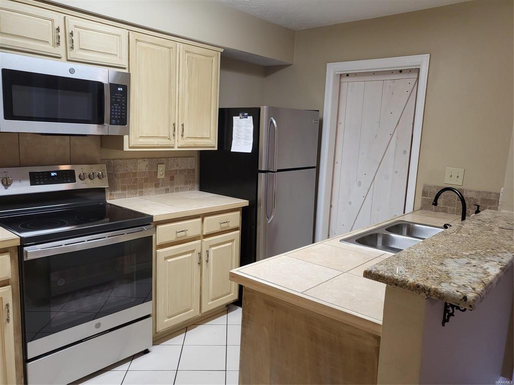 Building Photo - 1516 Charleton Dr