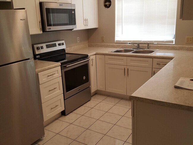 Building Photo - Cozy 3 Bedroom Single-Level Home on Corner Lot in St. George