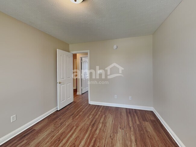 Building Photo - 960 Foxtail Ct