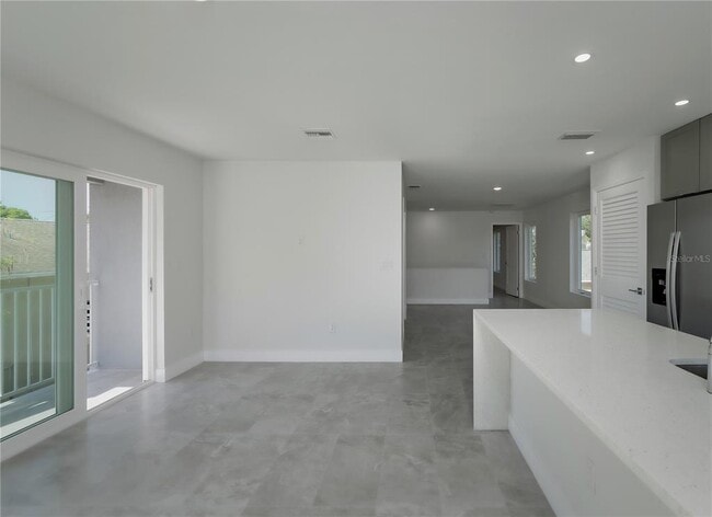 Building Photo - 310 Hibiscus St