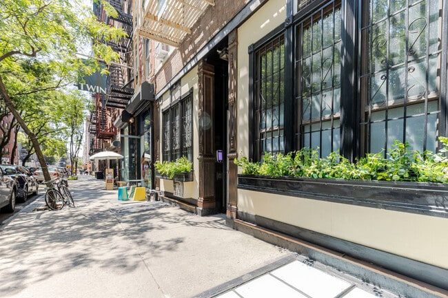 Building Photo - 223 Mott St