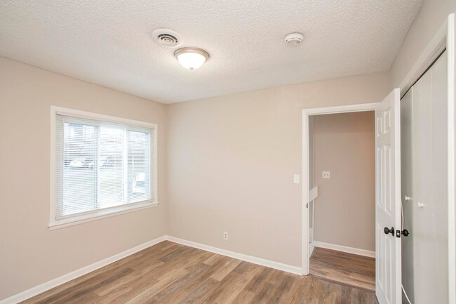 Building Photo - Charming Townhome in Hermitage!