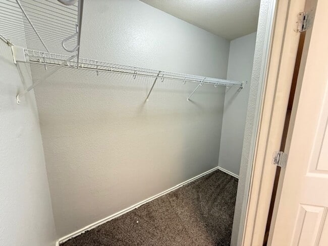 Building Photo - Nice 3 bedroom 2 Bath One Story Home..Avai...