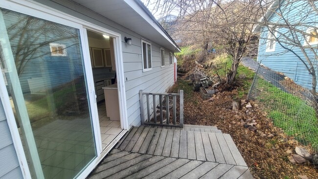 Building Photo - 945 Buchanan Ave