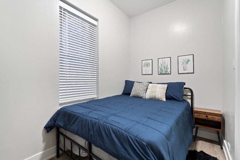 Building Photo - 2345 W 21st St