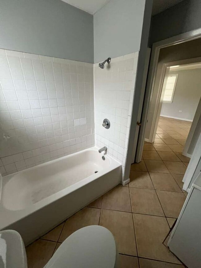 Building Photo - Beautiful 2 bedroom 1 bathroom Single Family House!