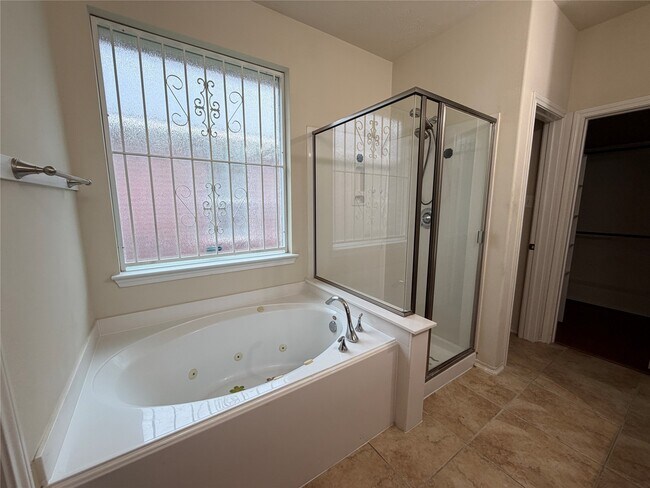 Building Photo - 6826 Pheasant Oak Dr