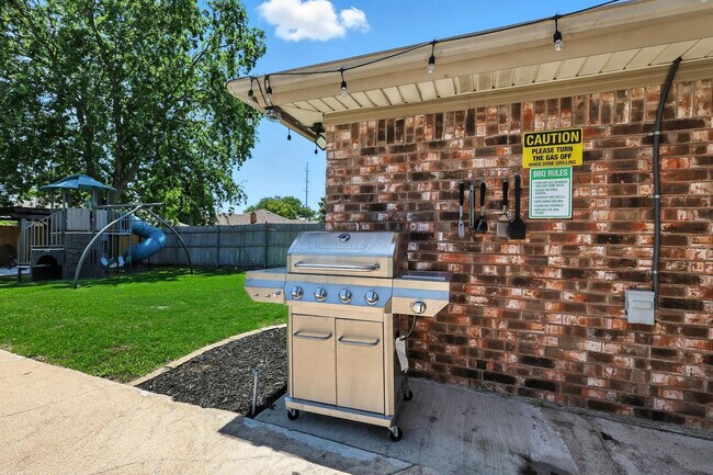 Building Photo - 749 Western Trail