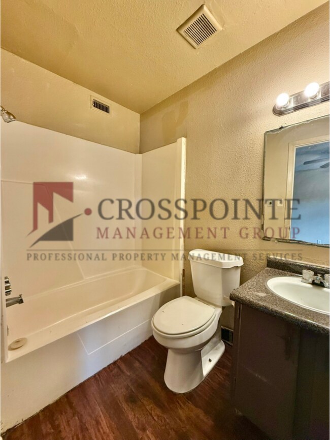 Building Photo - AVAILABLE! 1 Bed 1 Bath Apartment Near Downtown Tyler!