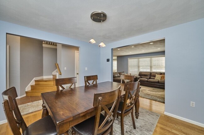 Building Photo - 27 Cranberry Ln