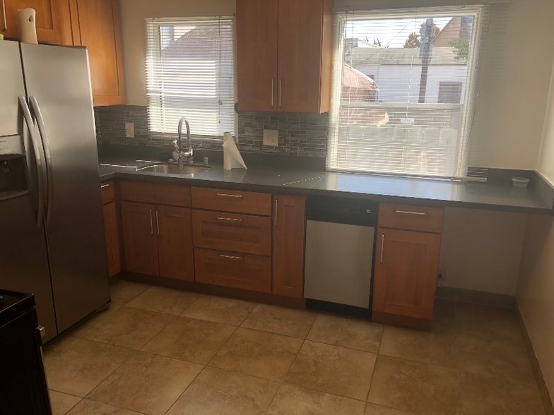 Building Photo - 3219 King St