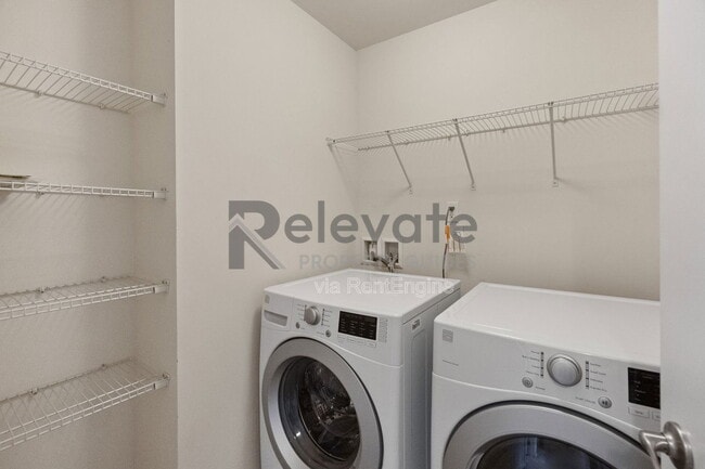 Building Photo - 8939 Ringview Dr