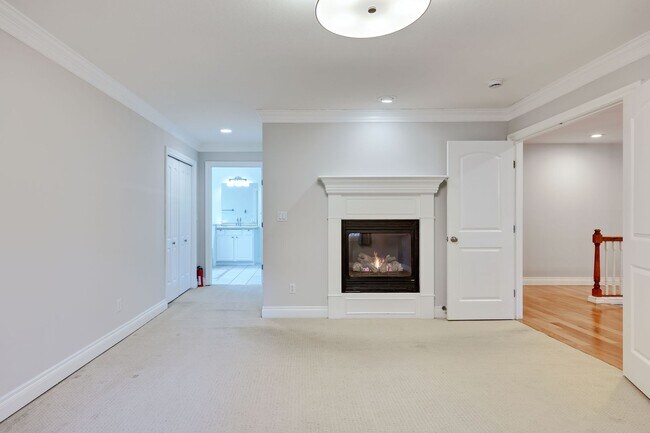 Building Photo - Beautiful Spacious Bainbridge Home