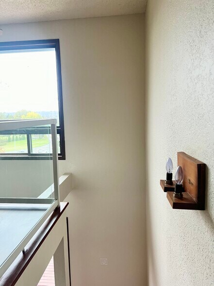 Building Photo - 25040 Lake Fenwick Rd