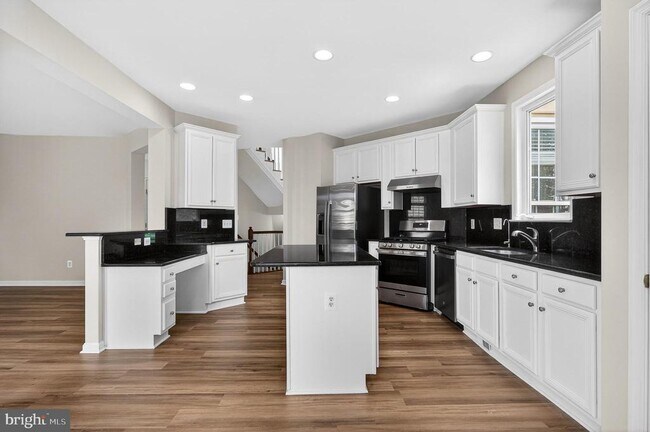 Building Photo - 42071 Pepperbush Pl