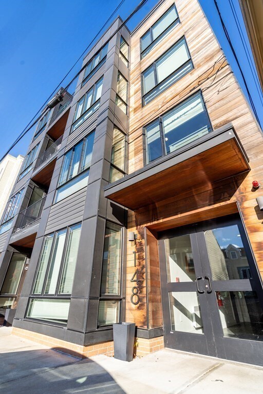 Building Photo - 148 W 9th St