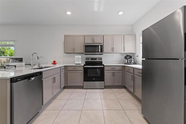 Building Photo - 377 NW 1st St