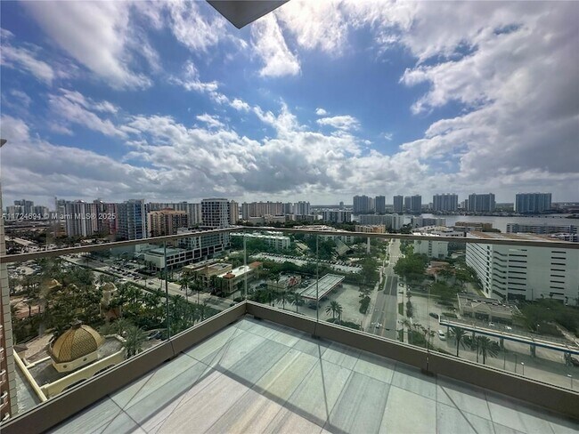 Building Photo - 17901 Collins Ave