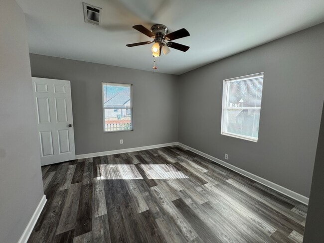 Building Photo - Available to Show