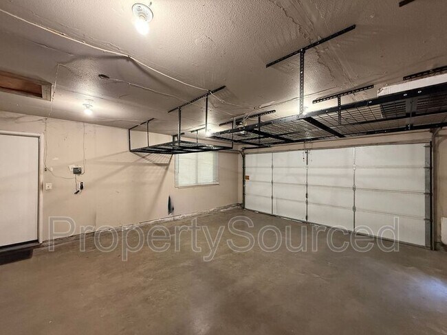 Building Photo - 856 Nottingham Dr