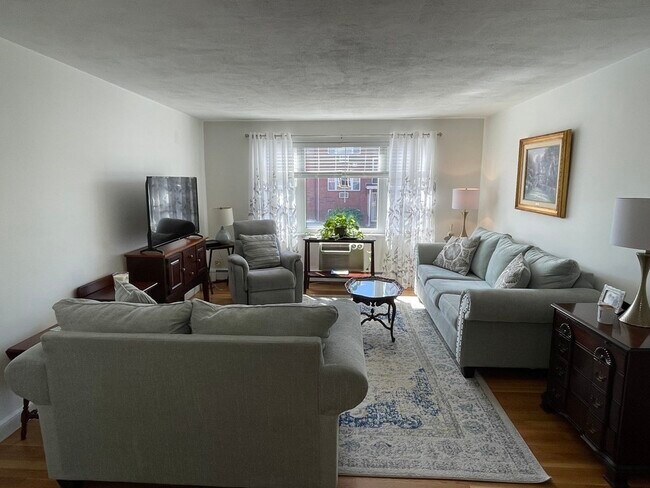 Building Photo - 32 Whitman Rd